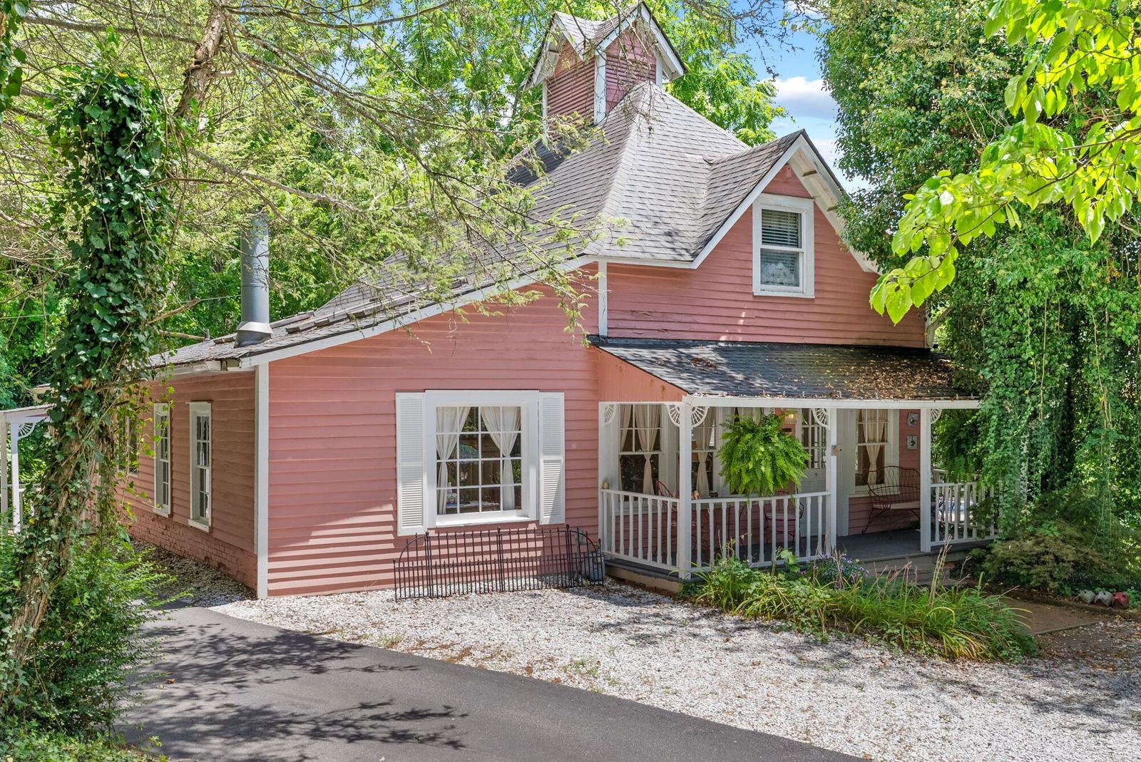 The Carriage House at Cedar Crest Inn, a pink cottage behind the mansion