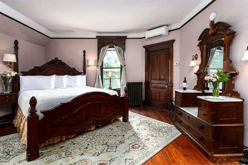 Queen Anne Bedroom at Cedar Crest Inn